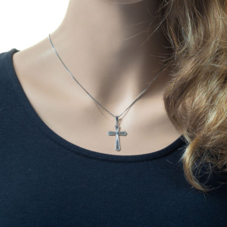 Stříbrný přívěsek - křížek, s ručním gravírem