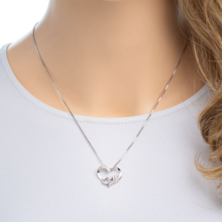 Stříbrný přívěsek - srdíčko, čiré kulaté zirkony