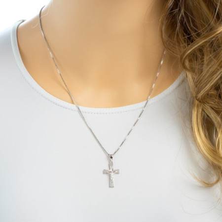 Stříbrný přívěsek - křížek s Ježíšem