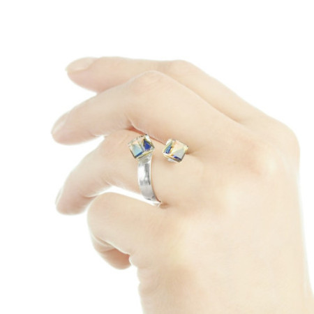 Stříbrný prsten - křišťály Swarovski