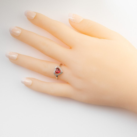 Stříbrný prsten - srdíčko, tmavě růžový zirkon ve tvaru srdíčka, čiré kulaté zirkony