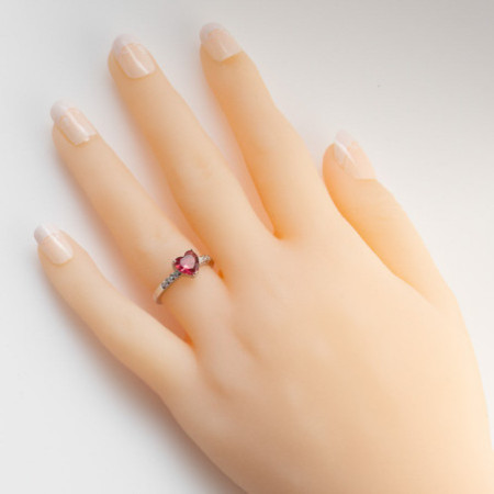 Stříbrný prsten - srdíčko, tmavě růžový zirkon ve tvaru srdíčka, čiré kulaté zirkony