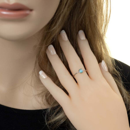 Stříbrný prsten - bílý kulatý syntetický opál