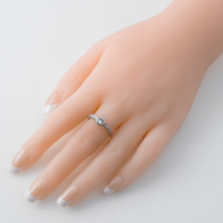 Stříbrný prsten - čiré kulaté zirkony