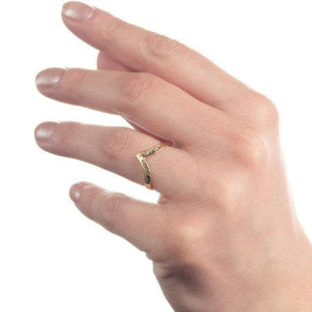 Pozlacený stříbrný prsten - s ručním gravírem