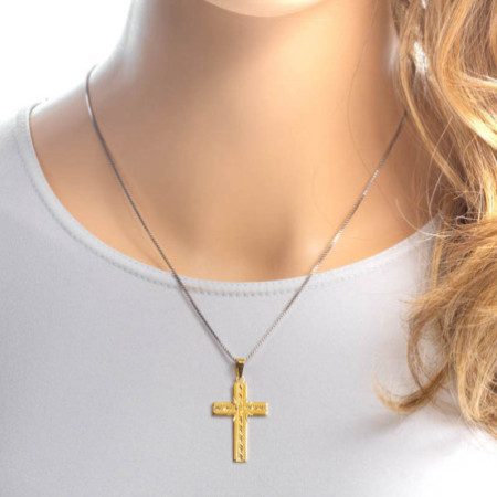 Pozlacený stříbrný přívěsek - křížek, s ručním gravírem