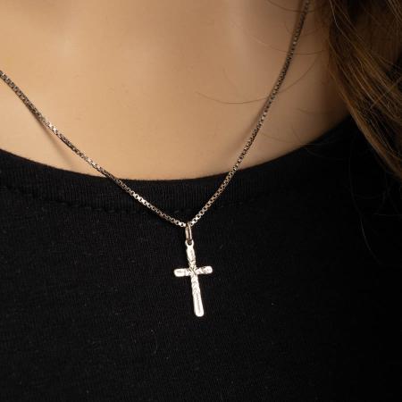 Stříbrný přívěsek - křížek, s ručním gravírem | Argento.cz