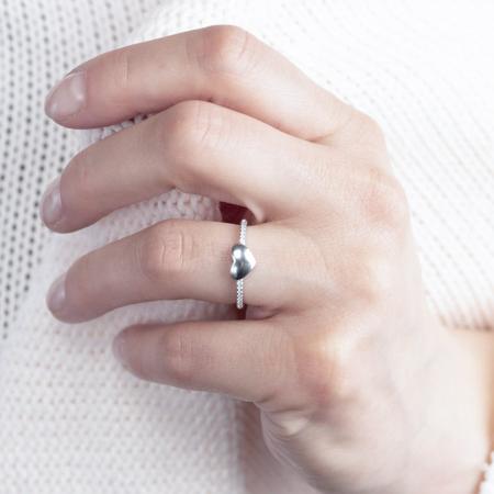 Stříbrný prsten - srdíčko, čiré kulaté zirkony | Argento.cz