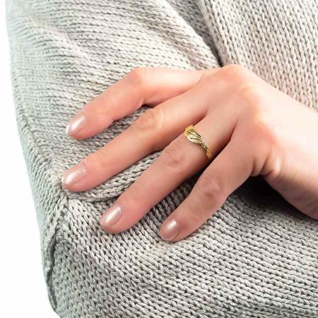 Pozlacený stříbrný prsten - s ručním gravírem | Argento.cz