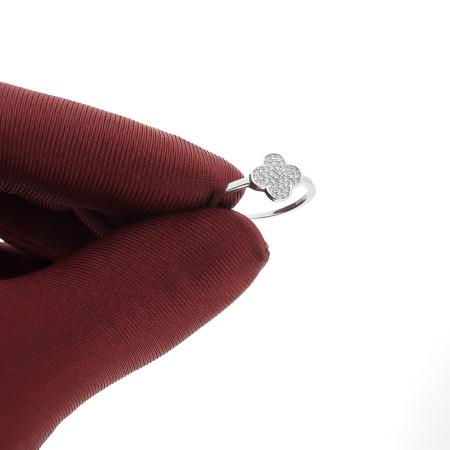 Stříbrný prsten - čtyřlístek, čiré kulaté zirkony | Argento.cz