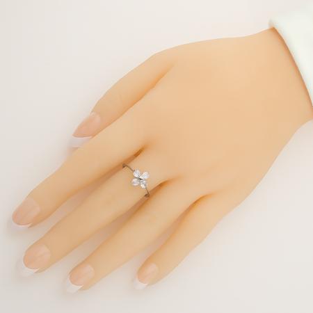 Stříbrný prsten - čtyřlístek, čiré kulaté zirkony | Argento.cz