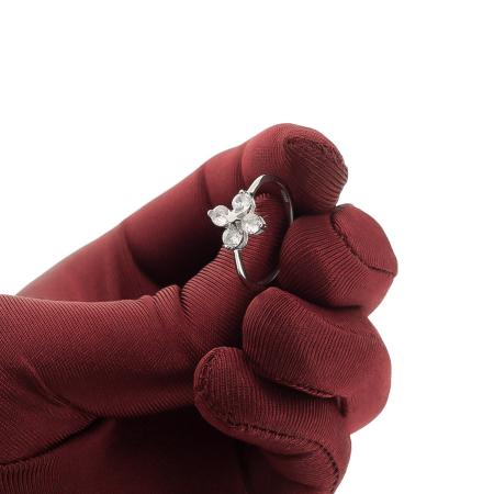 Stříbrný prsten - čtyřlístek, čiré kulaté zirkony | Argento.cz