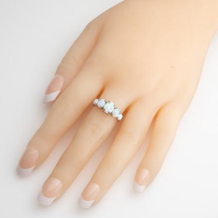 Stříbrný prsten - bílé oválné syntetické opály | Argento.cz