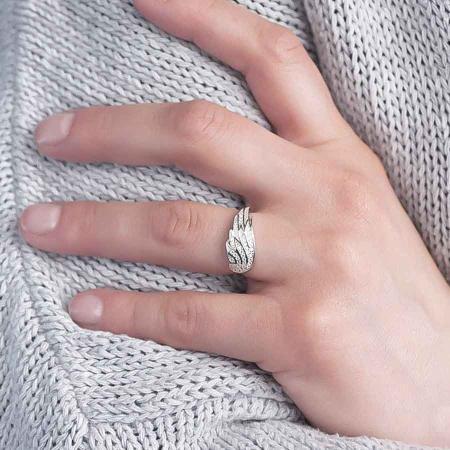 Stříbrný prsten - andělské křídlo, čiré kulaté zirkony | Argento.cz