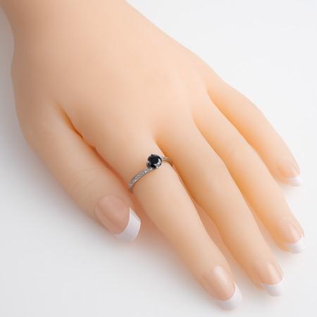 Stříbrný prsten - černý kulatý zirkon, čiré kulaté zirkony | Argento.cz