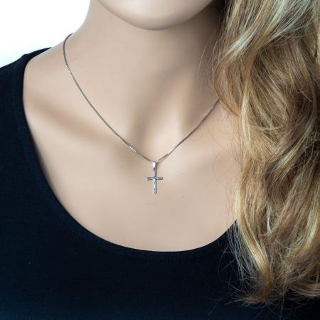 Stříbrný přívěsek - křížek, s ručním gravírem | Argento.cz